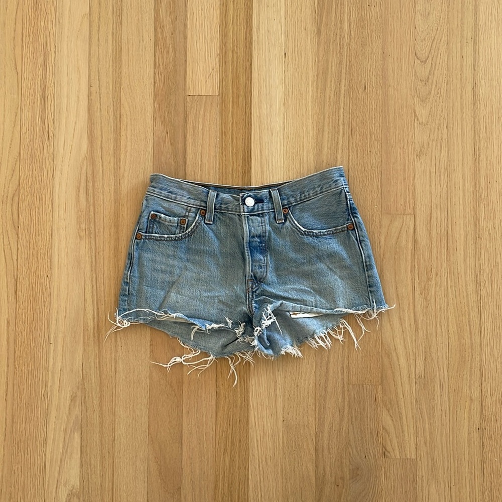 Women’s Levi denim shorts
